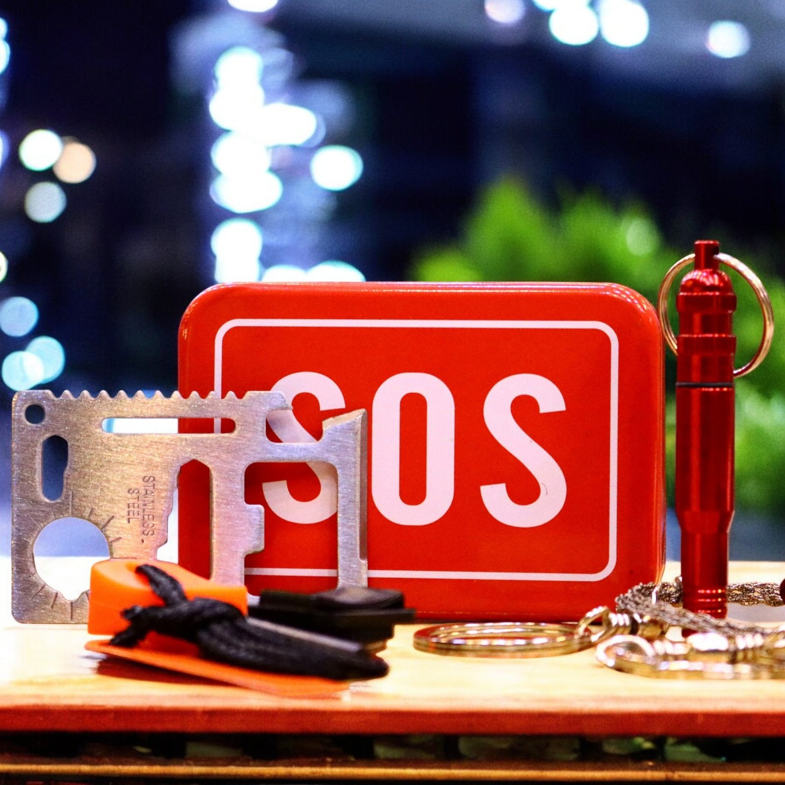 Emergency 6 in 1 SOS Multi-functional Multi-purpose Survival Multi-tool kit